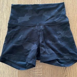 LULULEMON WUNDER TRAIN SHORTS